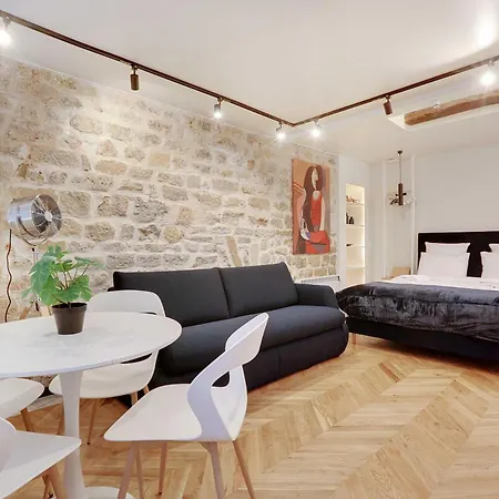 Moderne & Cosy Abbesses * Parigi